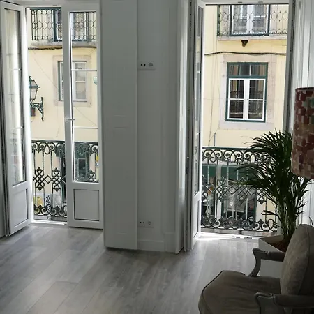 Good Night Lis Lisboa