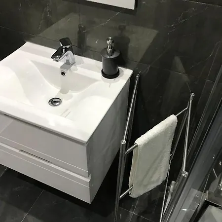 Good Night Lis Lisboa